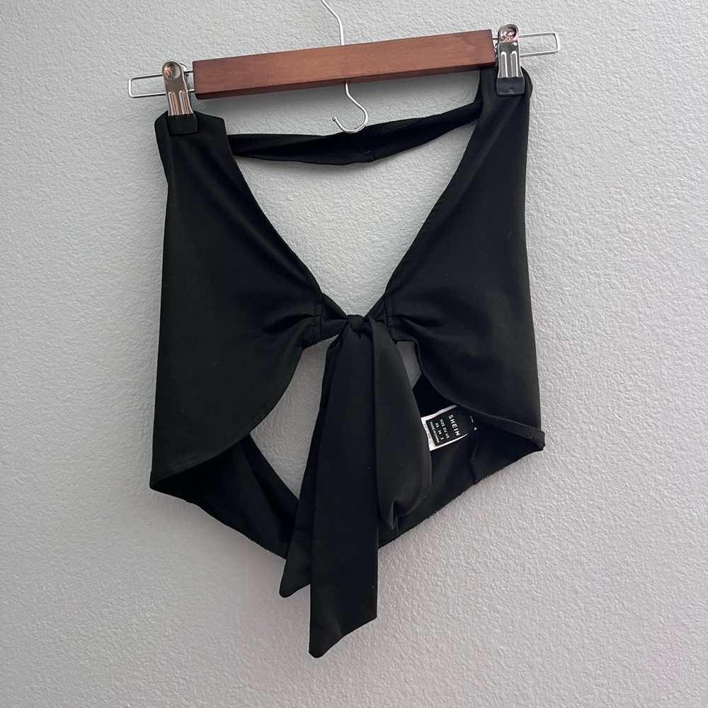black halter top that ties in the front